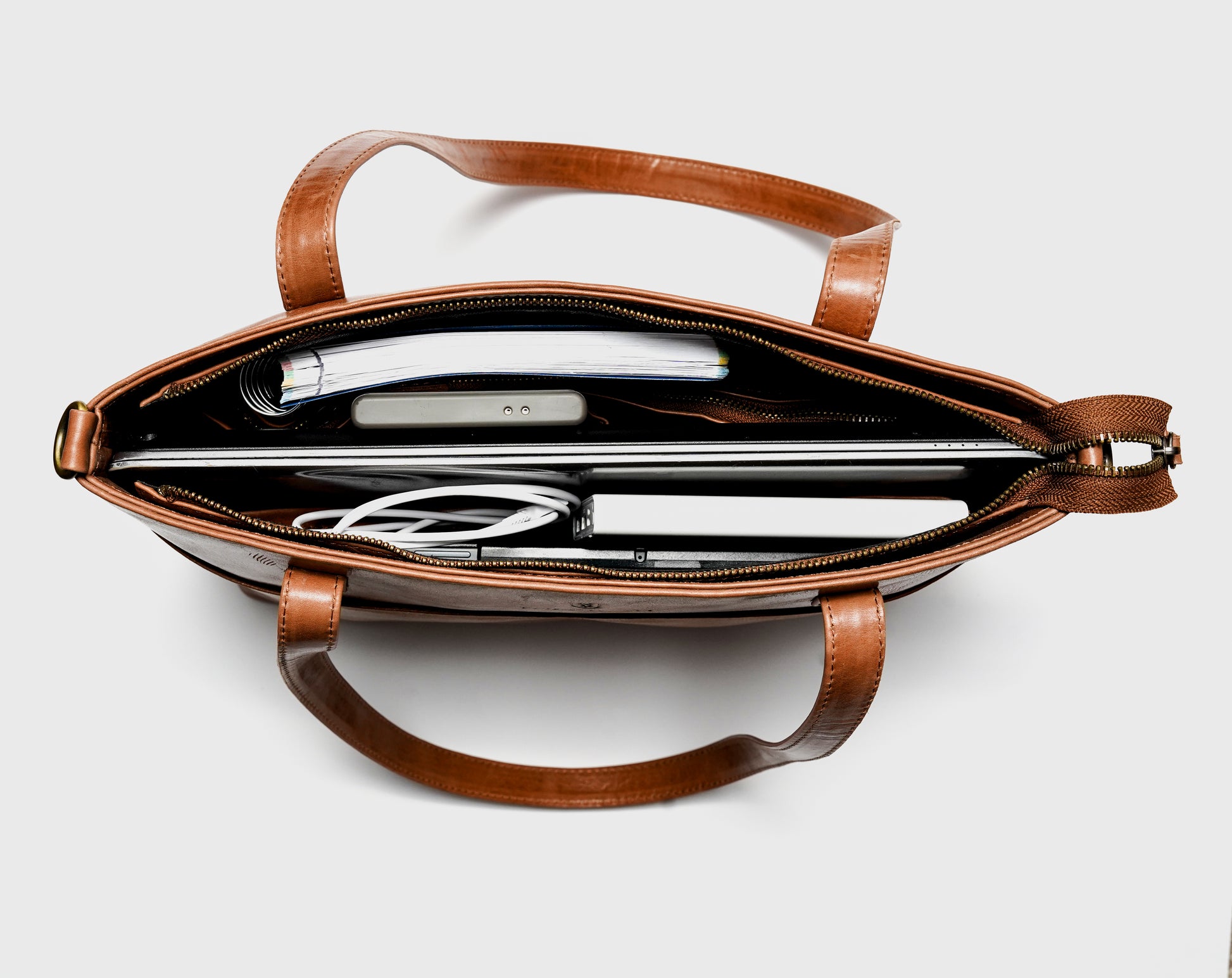 Volkskin Leder Schultertasche Cognac Draufsicht gefüllt