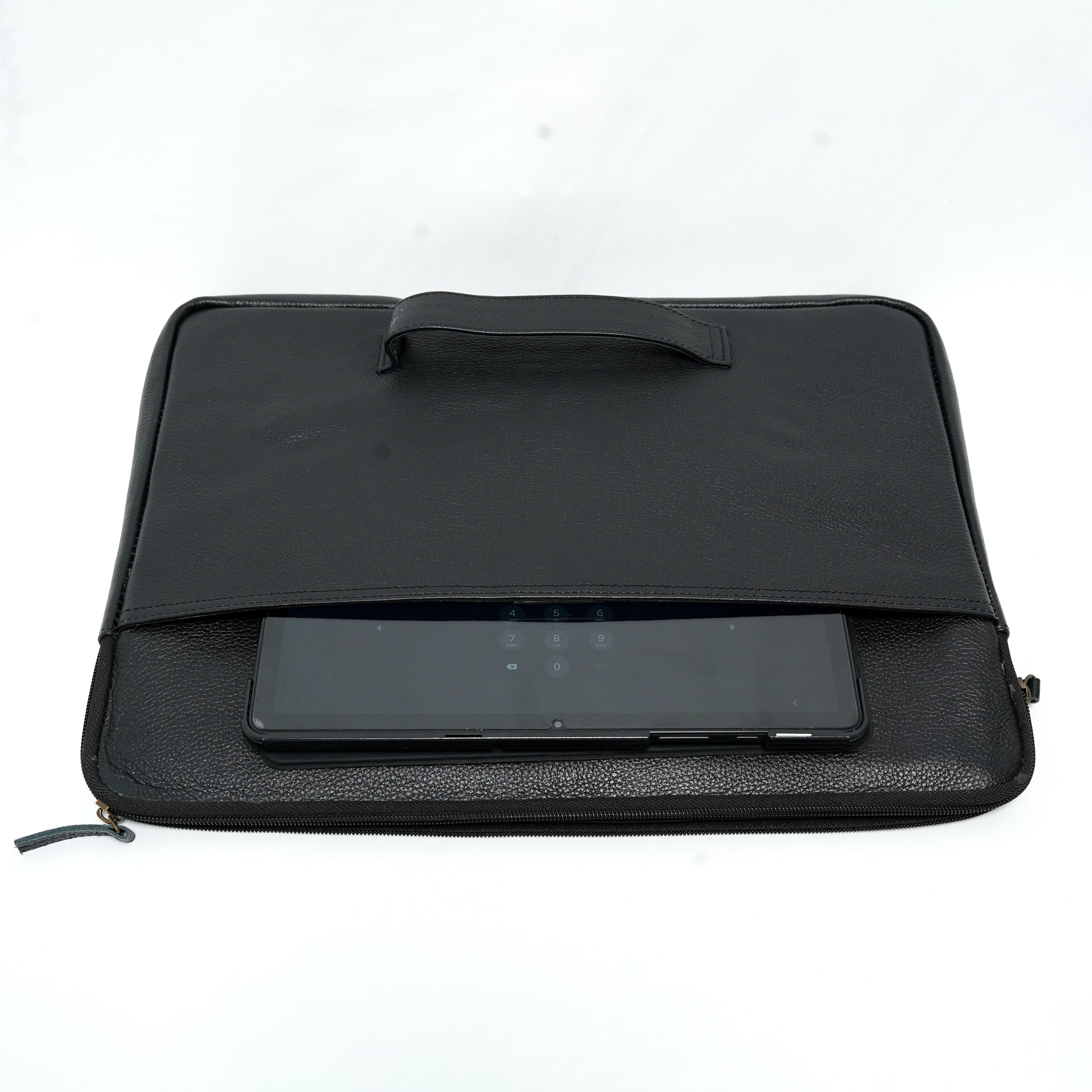 leder laptop hulle schwarz ruckansicht mit tablet