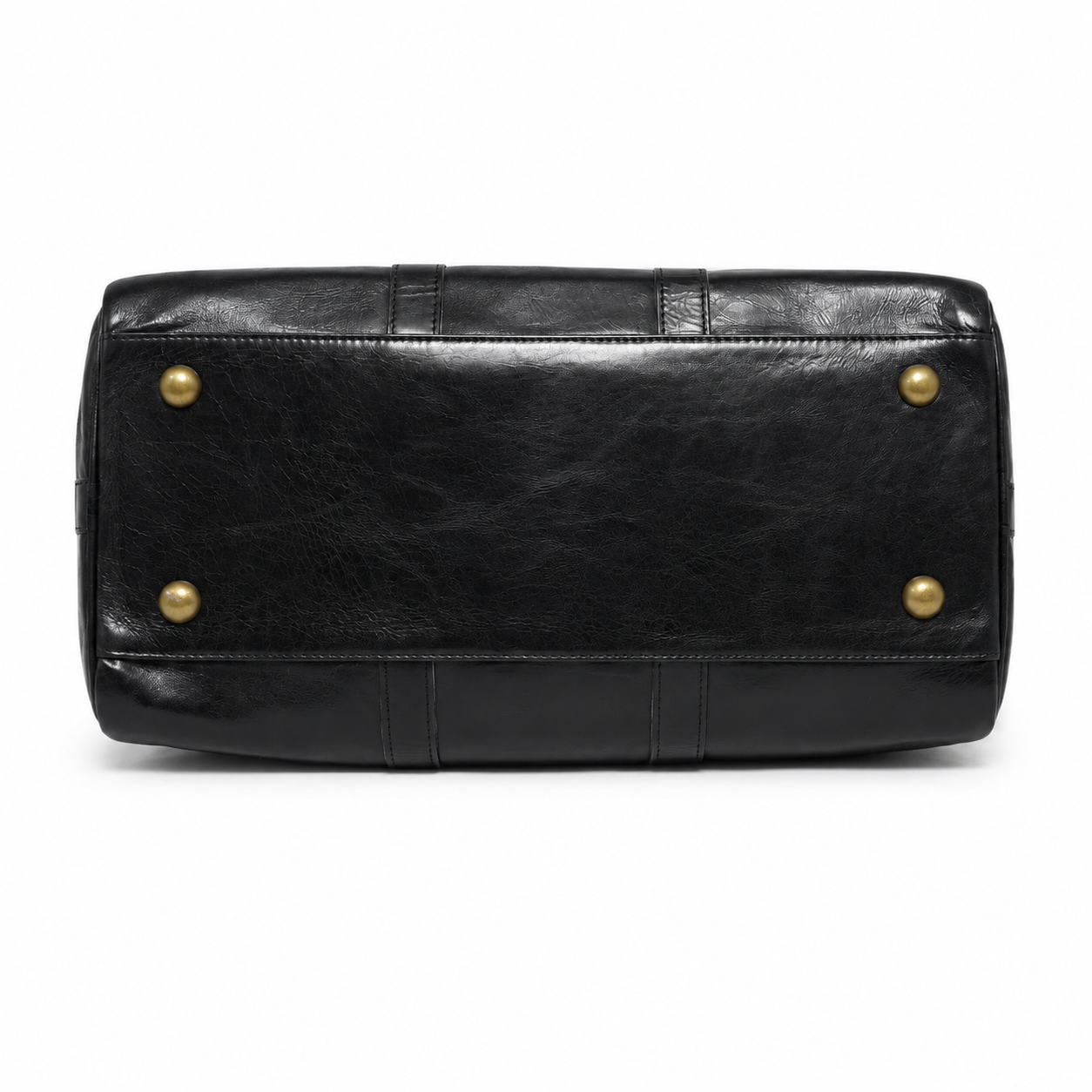Unterseite der schwarzen Leder Weekender Tasche mit schützenden Messingfüßen